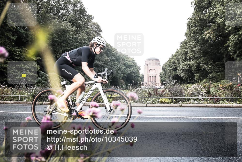 13.09.2026 - Stadtparktriathlon H.Heesch http://msf.ph/oto/10345039 13.09.2026 10:53:27 Radfahren 398, 524, 566 meine-sportfotos.de