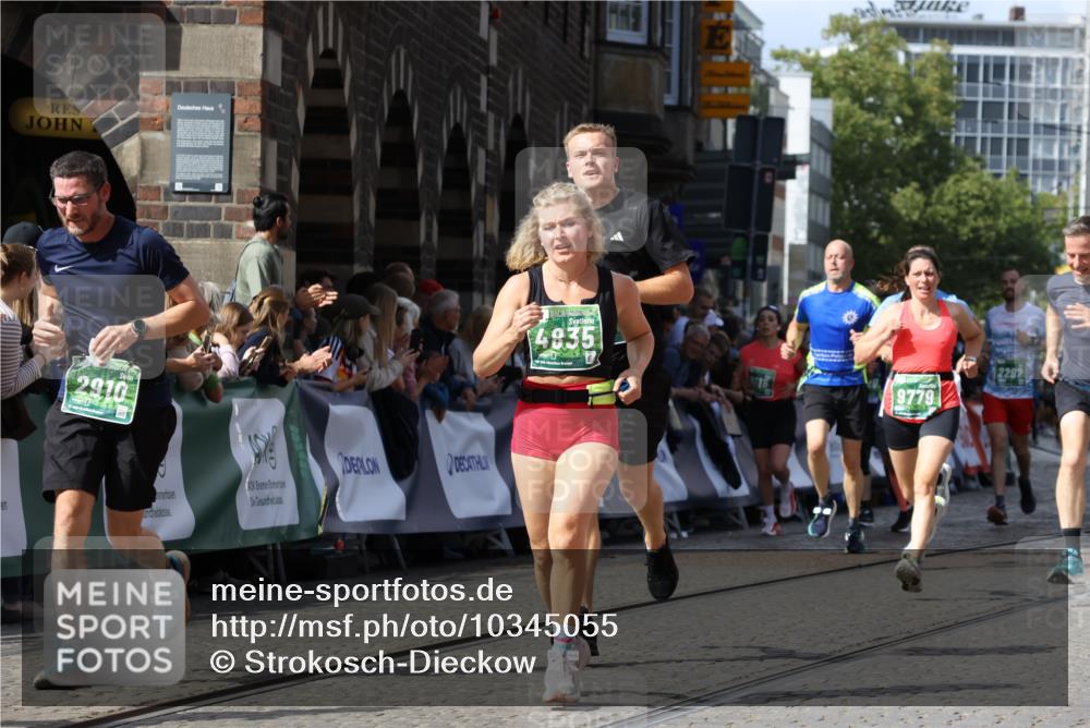 13.09.2026 - 21. swb-Marathon Bremen Strokosch-Dieckow http://msf.ph/oto/10345055 13.09.2026 13:32:20 Ziel 578, 846, 2310, 2934, 3205, 3946, 4030, 4566, 4797, 4979, 5325, 6116, 7242, 7526, 7790, 7818, 8048, 8247, 8610, 8970, 9016, 9640, 9785, 1687, 2292, 2293, 2910, 2992, 3354, 3402, 3429, 3441, 3878, 4263, 4380, 4471, 4835, 5281, 6518, 6593, 6760, 6781, 6900, 7173, 7990, 8957, 9040, 9151, 9175, 9719, 9779, 13208 meine-sportfotos.de
