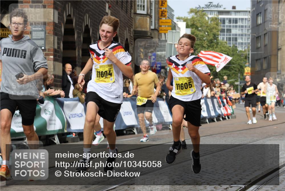 13.09.2026 - 21. swb-Marathon Bremen Strokosch-Dieckow http://msf.ph/oto/10345058 13.09.2026 10:52:40 Ziel 10761, 10958, 11371, 11604, 11605, 11610, 11669, 12319, 13578, 10304, 10339, 10652, 10734, 10827, 11002, 11038, 11386, 11597, 12019, 12338, 12399 meine-sportfotos.de