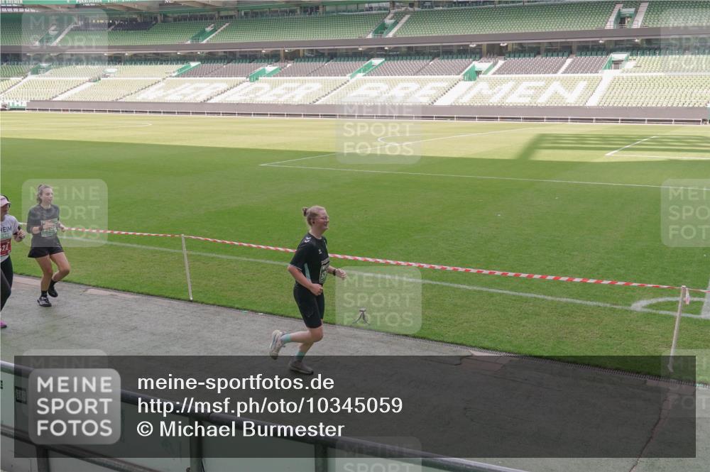 13.09.2026 - 21. swb-Marathon Bremen Michael Burmester http://msf.ph/oto/10345059 13.09.2026 13:31:10 Laufen im Stadion 122, 224, 295, 297, 405, 487, 639, 767, 806, 840, 965, 1114, 1142, 1242, 1310, 1314, 1326, 1329, 1529, 1633, 1634, 1775, 1801, 1810, 1811, 1869, 1886, 1892, 1904, 1983, 2216, 2242, 2249, 2263, 2344, 2368, 2372, 2449, 2615, 2629, 2637, 2643, 2677, 2719, 2726, 2738, 2869, 2871, 2877, 2918, 2945, 2952, 2994, 3038, 3094, 3101, 3140, 3223, 3227, 3286, 3379, 3401, 3426, 3572, 3644, 3723, 3736, 3873, 3876, 3918, 3929, 3944, 4056, 357 meine-sportfotos.de