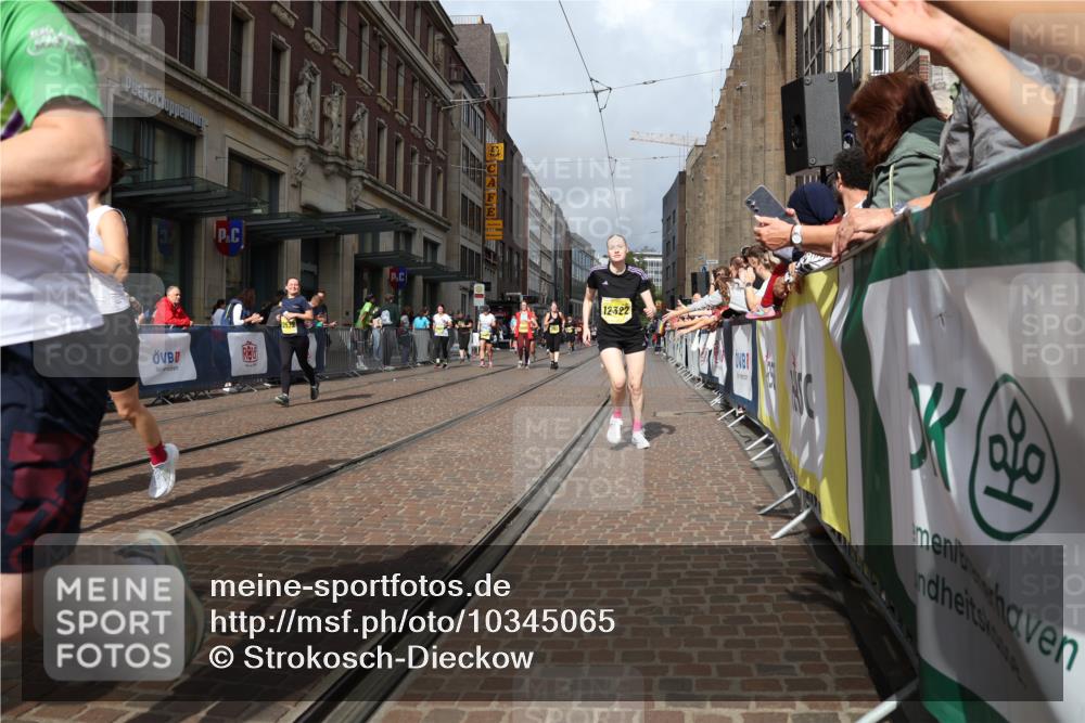13.09.2026 - 21. swb-Marathon Bremen Strokosch-Dieckow http://msf.ph/oto/10345065 13.09.2026 11:09:20 Ziel 10234, 10386, 10417, 10424, 10556, 10645, 10696, 10712, 10737, 10769, 10785, 10981, 10990, 10991, 11192, 11225, 11914, 11937, 12409, 12449, 12474, 12532, 10314, 10321, 10455, 10556, 10570, 10630, 10664, 10686, 10694, 10769, 10823, 10983, 11011, 11091, 11138, 11304, 11531, 11578, 11764, 11882, 11883, 11905, 11914, 11915, 11987, 11995, 12155, 12192, 12322, 12337, 12491, 12554, 13607 meine-sportfotos.de