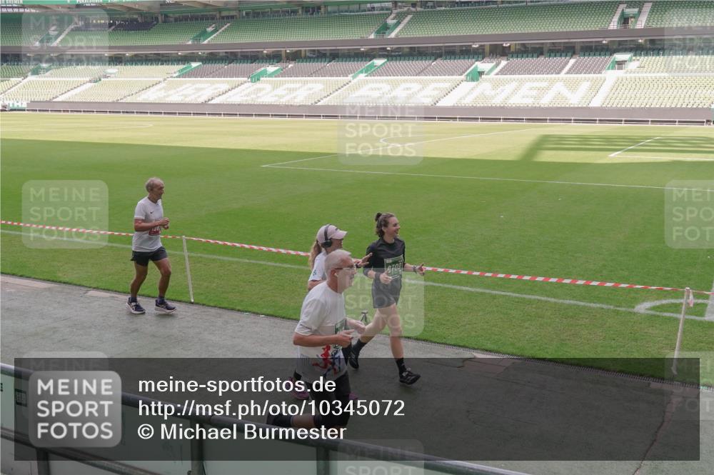 13.09.2026 - 21. swb-Marathon Bremen Michael Burmester http://msf.ph/oto/10345072 13.09.2026 13:31:12 Laufen im Stadion 122, 224, 295, 297, 405, 487, 639, 767, 806, 840, 965, 1114, 1142, 1310, 1314, 1326, 1329, 1529, 1633, 1634, 1775, 1801, 1810, 1811, 1869, 1892, 1904, 1983, 2216, 2242, 2249, 2263, 2344, 2368, 2372, 2449, 2615, 2629, 2637, 2643, 2677, 2719, 2726, 2738, 2869, 2871, 2877, 2918, 2945, 2952, 2994, 3038, 3094, 3101, 3140, 3223, 3227, 3286, 3379, 3401, 3426, 3572, 3644, 3723, 3736, 3873, 3876, 3918, 3929, 3944, 4056, 357 meine-sportfotos.de