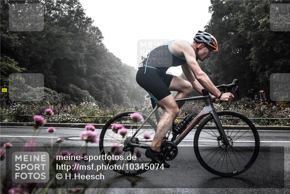 13.09.2026 - Stadtparktriathlon H.Heesch http://msf.ph/oto/10345074 13.09.2026 09:21:30 Radfahren 106, 143, 150, 158 meine-sportfotos.de