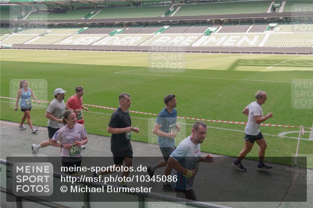 13.09.2026 - 21. swb-Marathon Bremen Michael Burmester http://msf.ph/oto/10345086 13.09.2026 13:31:14 Laufen im Stadion 122, 224, 295, 297, 405, 487, 617, 639, 767, 806, 840, 965, 1114, 1142, 1310, 1314, 1326, 1329, 1529, 1633, 1634, 1775, 1801, 1810, 1811, 1869, 1892, 1904, 1983, 2216, 2242, 2249, 2263, 2344, 2368, 2372, 2449, 2615, 2629, 2637, 2643, 2677, 2719, 2726, 2738, 2869, 2871, 2877, 2918, 2945, 2952, 2994, 3038, 3094, 3101, 3140, 3223, 3227, 3286, 3379, 3401, 3426, 3572, 3644, 3723, 3736, 3873, 3876, 3918, 3929, 3944, 4056, 357 meine-sportfotos.de