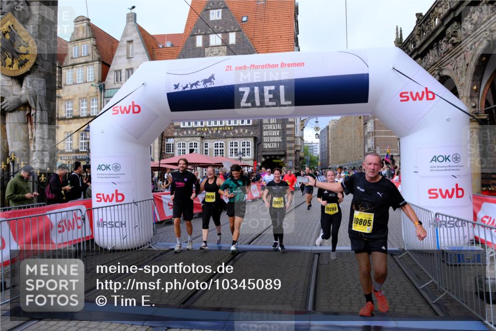 13.09.2026 - 21. swb-Marathon Bremen Tim E. http://msf.ph/oto/10345089 13.09.2026 11:15:06 Ziel 10271, 10519, 10557, 10705, 10752, 10776, 10805, 11085, 11097, 11098, 11186, 11288, 11408, 11645, 11673, 11876, 11974, 12191, 12193 meine-sportfotos.de