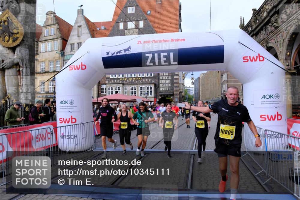 13.09.2026 - 21. swb-Marathon Bremen Tim E. http://msf.ph/oto/10345111 13.09.2026 11:15:06 Ziel 10271, 10519, 10557, 10705, 10752, 10776, 10805, 11085, 11097, 11098, 11186, 11288, 11408, 11645, 11673, 11876, 11974, 12191, 12193 meine-sportfotos.de