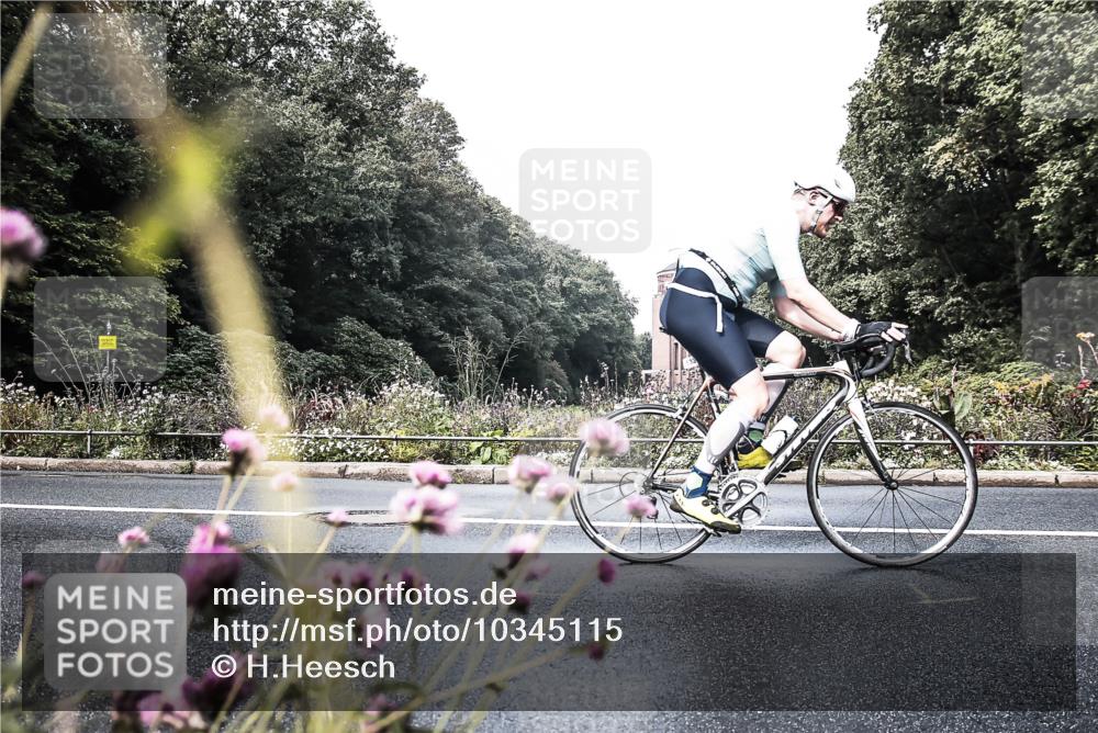 13.09.2026 - Stadtparktriathlon H.Heesch http://msf.ph/oto/10345115 13.09.2026 10:53:49 Radfahren 346, 389, 419, 460, 533 meine-sportfotos.de