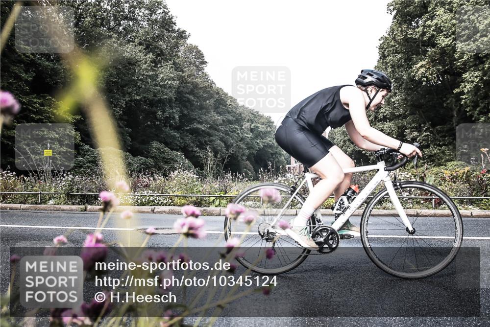 13.09.2026 - Stadtparktriathlon H.Heesch http://msf.ph/oto/10345124 13.09.2026 10:53:50 Radfahren 346, 389, 419, 533 meine-sportfotos.de