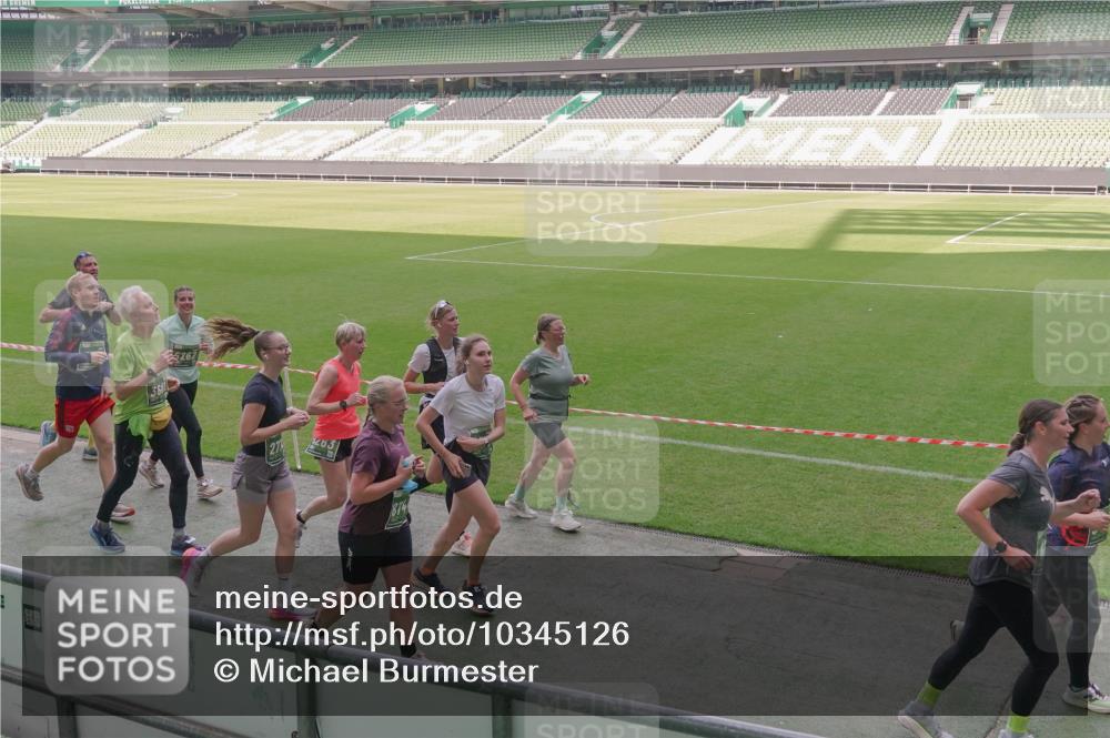 13.09.2026 - 21. swb-Marathon Bremen Michael Burmester http://msf.ph/oto/10345126 13.09.2026 13:31:25 Laufen im Stadion 122, 224, 295, 297, 344, 386, 405, 487, 617, 639, 806, 840, 965, 1114, 1142, 1310, 1314, 1326, 1329, 1427, 1529, 1775, 1801, 1810, 1811, 1869, 1892, 1897, 1904, 1983, 2216, 2242, 2249, 2253, 2270, 2344, 2368, 2372, 2615, 2629, 2637, 2643, 2677, 2719, 2726, 2869, 2871, 2877, 2918, 2945, 2952, 2994, 3038, 3094, 3101, 3140, 3223, 3227, 3379, 3401, 3426, 3572, 3644, 3723, 3736, 3746, 3873, 3876, 3918, 3929, 3944, 357 meine-sportfotos.de