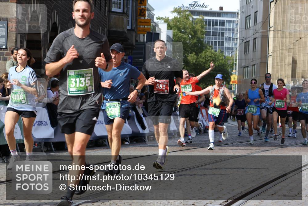 13.09.2026 - 21. swb-Marathon Bremen Strokosch-Dieckow http://msf.ph/oto/10345129 13.09.2026 13:27:49 Ziel 242, 323, 593, 857, 940, 1006, 1373, 1574, 2345, 2668, 3385, 3460, 3496, 3521, 4421, 5081, 5220, 5290, 5358, 5557, 5616, 6071, 6288, 6306, 7110, 9760, 13147, 488, 1343, 1456, 3480, 3576, 4106, 4133, 4265, 5462, 6468, 6522, 8188, 8656, 9067, 9145, 13069 meine-sportfotos.de