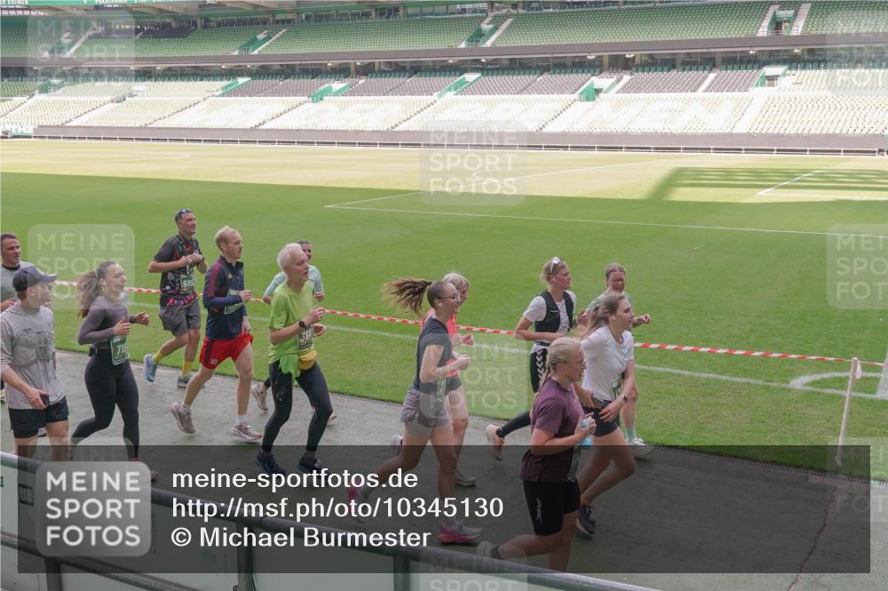 13.09.2026 - 21. swb-Marathon Bremen Michael Burmester http://msf.ph/oto/10345130 13.09.2026 13:31:25 Laufen im Stadion 122, 224, 295, 297, 344, 386, 405, 487, 617, 639, 806, 840, 965, 1114, 1142, 1310, 1314, 1326, 1329, 1427, 1529, 1775, 1801, 1810, 1811, 1869, 1892, 1897, 1904, 1983, 2216, 2242, 2249, 2253, 2270, 2344, 2368, 2372, 2615, 2629, 2637, 2643, 2677, 2719, 2726, 2869, 2871, 2877, 2918, 2945, 2952, 2994, 3038, 3094, 3101, 3140, 3223, 3227, 3379, 3401, 3426, 3572, 3644, 3723, 3736, 3746, 3873, 3876, 3918, 3929, 3944, 357 meine-sportfotos.de