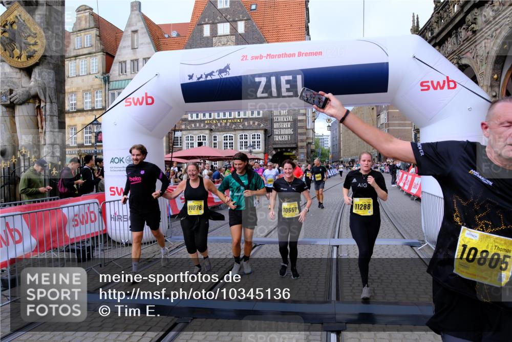 13.09.2026 - 21. swb-Marathon Bremen Tim E. http://msf.ph/oto/10345136 13.09.2026 11:15:07 Ziel 10271, 10519, 10557, 10605, 10705, 10752, 10776, 10805, 11085, 11097, 11098, 11186, 11288, 11645, 11673, 11876, 11974, 12191, 12193 meine-sportfotos.de