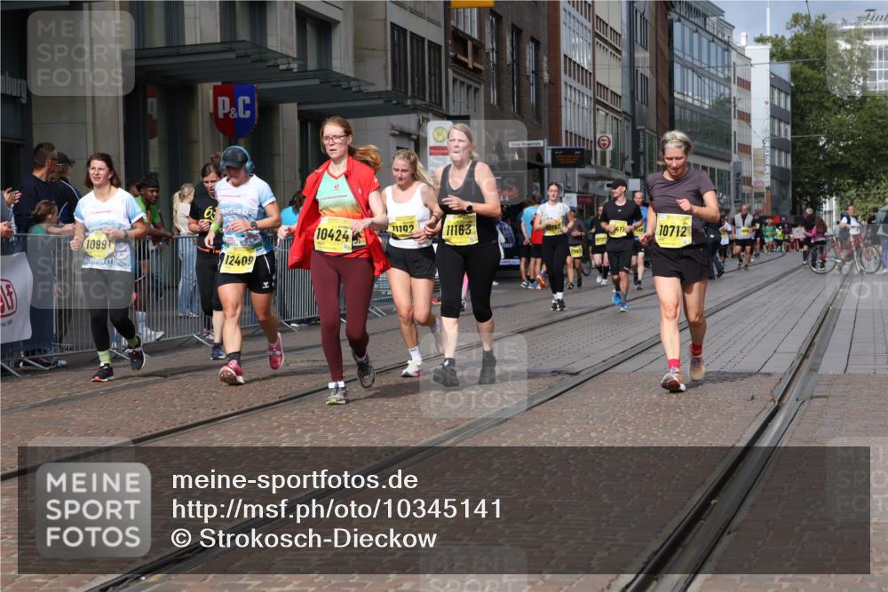 13.09.2026 - 21. swb-Marathon Bremen Strokosch-Dieckow http://msf.ph/oto/10345141 13.09.2026 11:09:24 Ziel 10234, 10386, 10417, 10424, 10645, 10696, 10712, 10737, 10785, 10990, 10991, 11192, 11383, 11437, 11937, 12409, 12449, 12474, 12532, 10314, 10321, 10556, 10570, 10630, 10664, 10686, 10694, 10769, 10823, 10981, 10983, 11091, 11138, 11225, 11304, 11578, 11764, 11882, 11883, 11914, 11915, 11987, 11995, 12155, 12322, 12337, 12491, 12532, 12554, 13607 meine-sportfotos.de