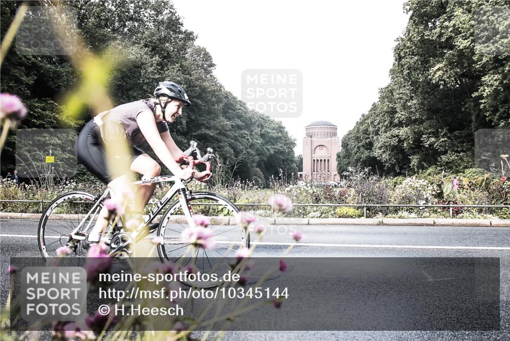 13.09.2026 - Stadtparktriathlon H.Heesch http://msf.ph/oto/10345144 13.09.2026 10:53:54 Radfahren 346, 385, 452 meine-sportfotos.de