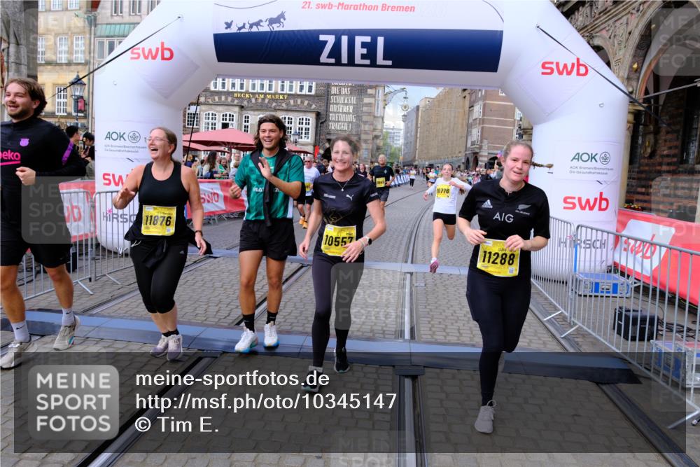 13.09.2026 - 21. swb-Marathon Bremen Tim E. http://msf.ph/oto/10345147 13.09.2026 11:15:08 Ziel 10271, 10519, 10557, 10605, 10705, 10752, 10776, 10805, 11085, 11097, 11098, 11186, 11288, 11645, 11673, 11876, 11974, 12191, 12193 meine-sportfotos.de