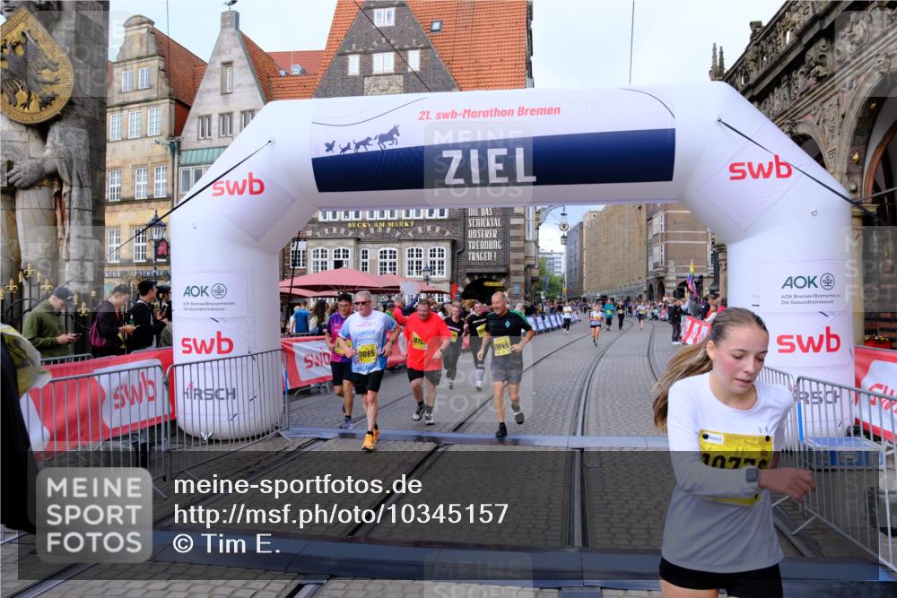 13.09.2026 - 21. swb-Marathon Bremen Tim E. http://msf.ph/oto/10345157 13.09.2026 11:15:10 Ziel 10271, 10519, 10557, 10605, 10705, 10752, 10776, 10805, 11085, 11097, 11098, 11186, 11288, 11645, 11673, 11876, 11974, 12191, 12193, 12333 meine-sportfotos.de