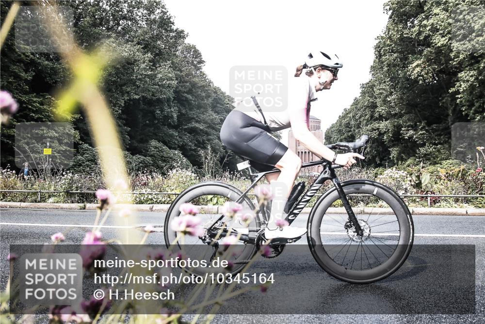 13.09.2026 - Stadtparktriathlon H.Heesch http://msf.ph/oto/10345164 13.09.2026 10:53:58 Radfahren 385, 452, 489 meine-sportfotos.de