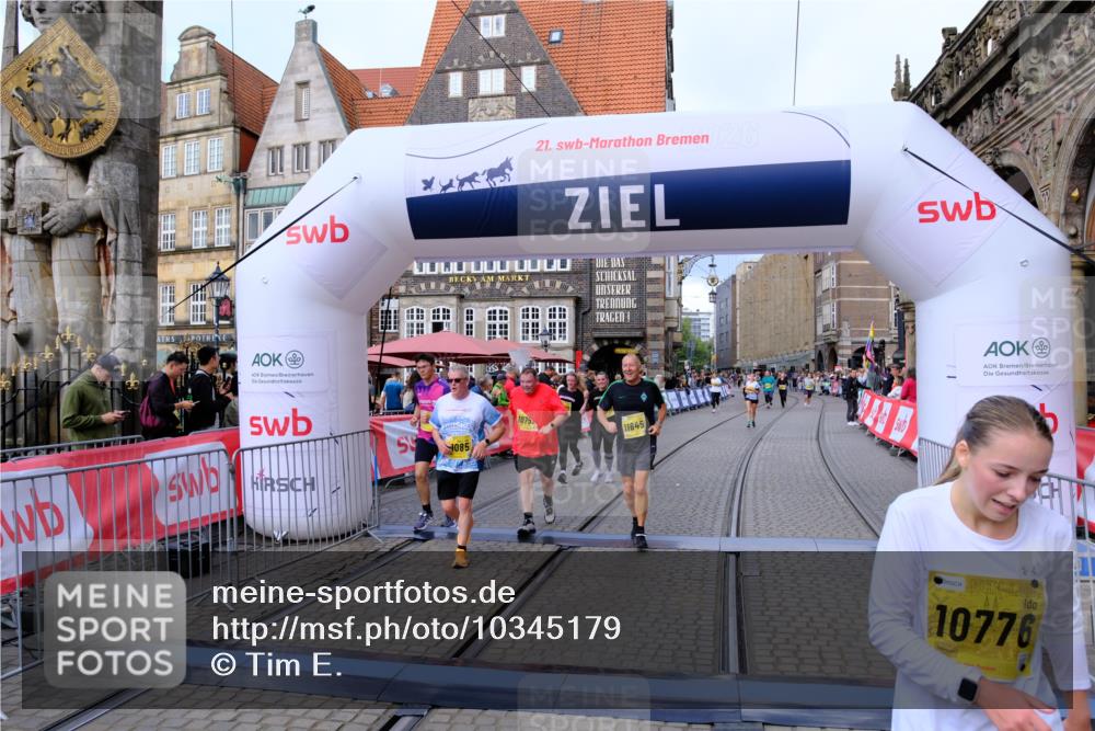 13.09.2026 - 21. swb-Marathon Bremen Tim E. http://msf.ph/oto/10345179 13.09.2026 11:15:10 Ziel 10271, 10519, 10557, 10605, 10705, 10752, 10776, 10805, 11085, 11097, 11098, 11186, 11288, 11645, 11673, 11876, 11974, 12191, 12193, 12333 meine-sportfotos.de