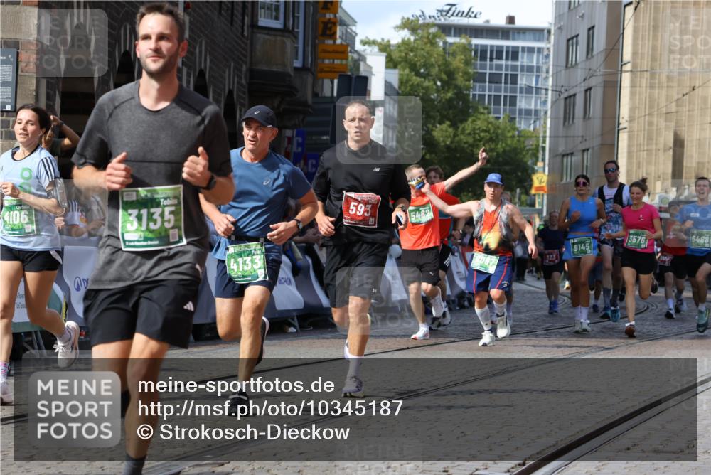 13.09.2026 - 21. swb-Marathon Bremen Strokosch-Dieckow http://msf.ph/oto/10345187 13.09.2026 13:27:49 Ziel 242, 323, 593, 857, 940, 1006, 1373, 1574, 2345, 2668, 3385, 3460, 3496, 3521, 4421, 5081, 5220, 5290, 5358, 5557, 5616, 6071, 6288, 6306, 7110, 9760, 13147, 488, 1343, 1456, 3480, 3576, 4106, 4133, 4265, 5462, 6468, 6522, 8188, 8656, 9067, 9145, 13069 meine-sportfotos.de