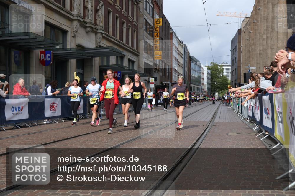 13.09.2026 - 21. swb-Marathon Bremen Strokosch-Dieckow http://msf.ph/oto/10345188 13.09.2026 11:09:25 Ziel 10234, 10386, 10417, 10424, 10645, 10696, 10712, 10737, 10785, 10990, 10991, 11192, 11383, 11437, 11441, 11937, 12409, 12449, 12474, 10314, 10321, 10556, 10570, 10630, 10664, 10686, 10694, 10769, 10823, 10981, 10983, 11091, 11138, 11225, 11304, 11578, 11764, 11882, 11883, 11914, 11915, 11987, 11995, 12155, 12322, 12337, 12491, 12532, 13607 meine-sportfotos.de