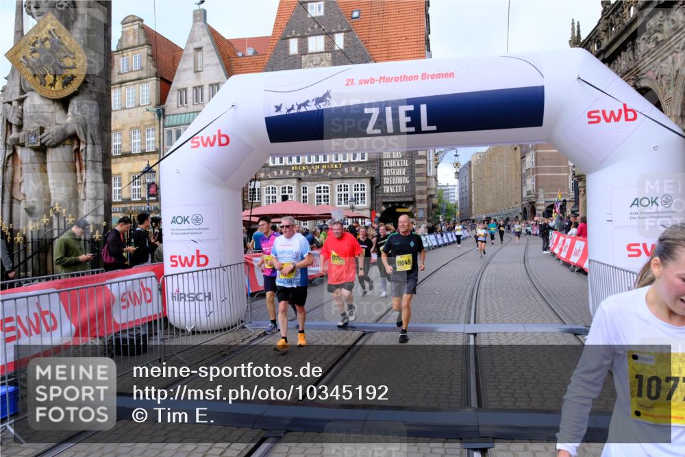 13.09.2026 - 21. swb-Marathon Bremen Tim E. http://msf.ph/oto/10345192 13.09.2026 11:15:10 Ziel 10271, 10519, 10557, 10605, 10705, 10752, 10776, 10805, 11085, 11097, 11098, 11186, 11288, 11645, 11673, 11876, 11974, 12191, 12193, 12333 meine-sportfotos.de