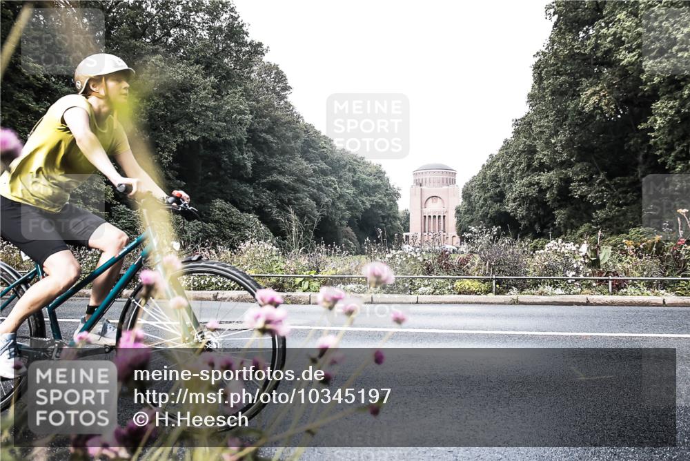 13.09.2026 - Stadtparktriathlon H.Heesch http://msf.ph/oto/10345197 13.09.2026 10:54:06 Radfahren 408, 519, 622 meine-sportfotos.de