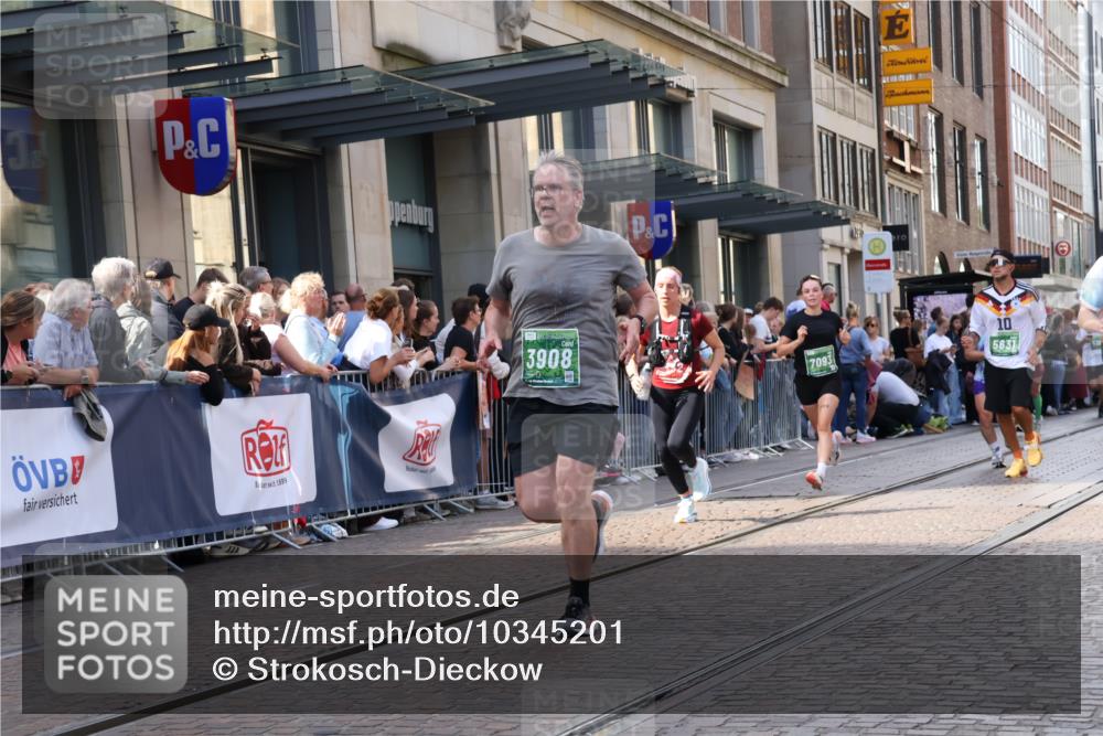 13.09.2026 - 21. swb-Marathon Bremen Strokosch-Dieckow http://msf.ph/oto/10345201 13.09.2026 13:29:38 Ziel 109, 124, 454, 716, 1073, 1173, 1205, 1308, 1611, 1653, 1759, 1780, 1848, 1861, 2126, 2289, 3190, 3320, 3618, 3667, 3908, 4115, 4524, 4575, 5039, 5198, 5348, 5631, 6127, 6225, 6720, 6725, 6942, 6992, 6994, 7079, 7093, 7609, 7932, 8110, 8115, 8267, 8470, 8612, 8771, 8899, 9049, 9104, 9125, 9534, 124, 132, 596, 651, 1083, 1243, 1365, 1387, 1581, 2076, 2289, 2301, 2742, 2957, 3030, 3258, 3721, 3846, 3912, 4541, 4576, 5244, 5599, 6006, 6103, 6384, 6499, 6690, 7079, 7884, 8481 meine-sportfotos.de
