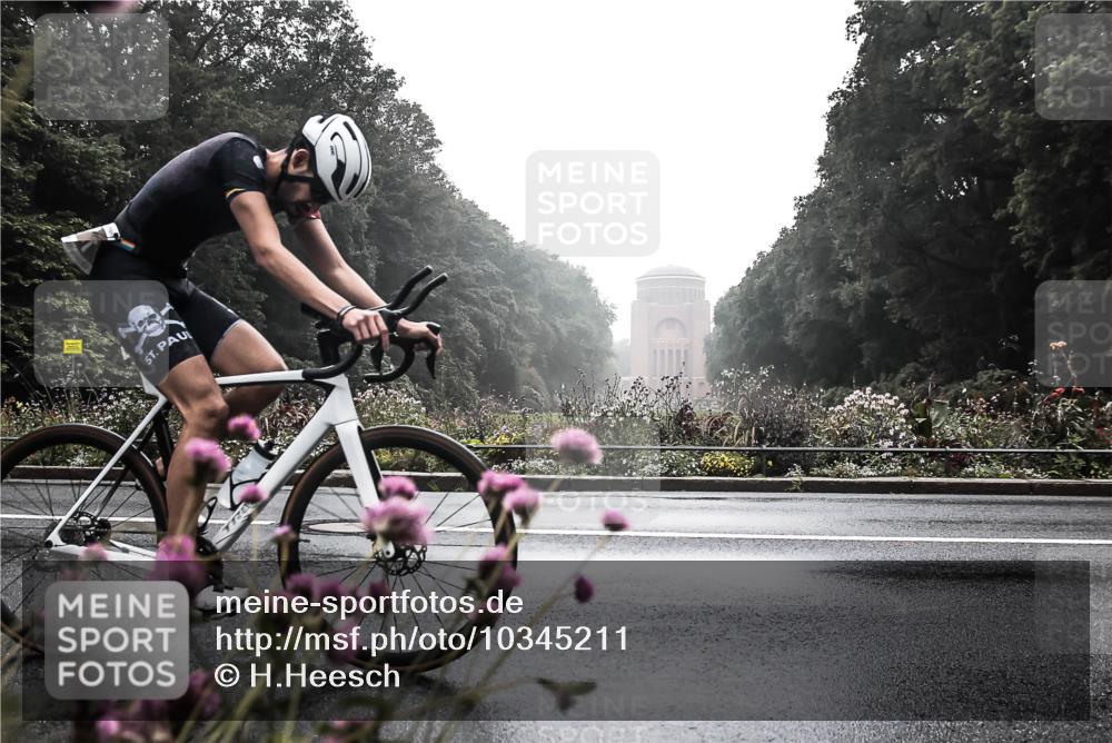 13.09.2026 - Stadtparktriathlon H.Heesch http://msf.ph/oto/10345211 13.09.2026 09:22:32 Radfahren 9, 142, 203 meine-sportfotos.de