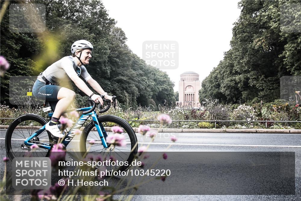 13.09.2026 - Stadtparktriathlon H.Heesch http://msf.ph/oto/10345220 13.09.2026 10:54:18 Radfahren 445, 466, 472 meine-sportfotos.de