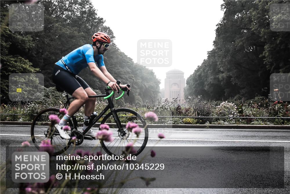13.09.2026 - Stadtparktriathlon H.Heesch http://msf.ph/oto/10345229 13.09.2026 09:22:40 Radfahren 104, 118, 128, 147, 151 meine-sportfotos.de