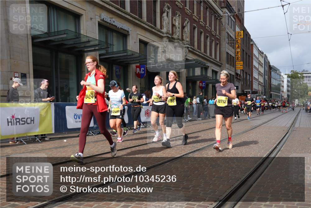 13.09.2026 - 21. swb-Marathon Bremen Strokosch-Dieckow http://msf.ph/oto/10345236 13.09.2026 11:09:26 Ziel 10234, 10386, 10417, 10424, 10435, 10645, 10696, 10712, 10737, 10785, 10990, 10991, 11192, 11383, 11437, 11441, 11937, 12409, 12449, 12474, 10314, 10321, 10556, 10570, 10664, 10686, 10694, 10769, 10823, 10981, 10983, 11091, 11138, 11225, 11304, 11578, 11764, 11882, 11883, 11914, 11915, 11987, 11995, 12155, 12322, 12337, 12474, 12491, 12532, 13607 meine-sportfotos.de