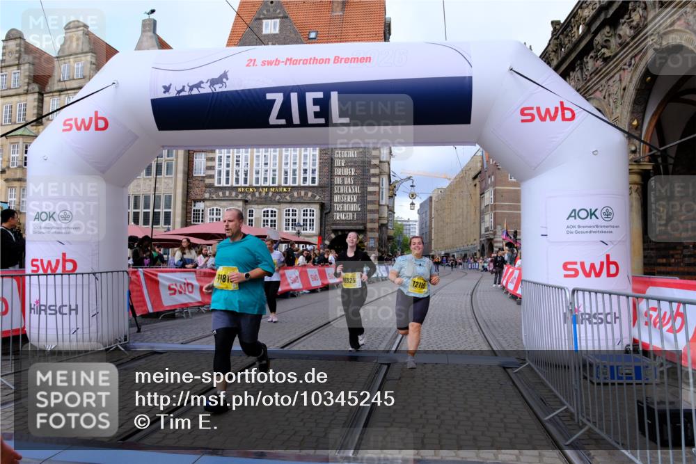 13.09.2026 - 21. swb-Marathon Bremen Tim E. http://msf.ph/oto/10345245 13.09.2026 11:15:20 Ziel 10271, 10325, 10605, 10752, 10776, 11085, 11645, 11673, 11694, 11810, 11974, 11990, 12110, 12333 meine-sportfotos.de
