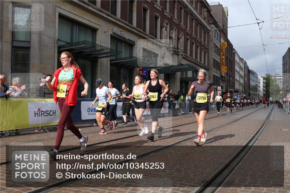 13.09.2026 - 21. swb-Marathon Bremen Strokosch-Dieckow http://msf.ph/oto/10345253 13.09.2026 11:09:27 Ziel 10234, 10386, 10417, 10424, 10435, 10645, 10696, 10712, 10737, 10785, 10990, 10991, 11192, 11383, 11437, 11441, 11937, 12409, 12449, 10314, 10321, 10556, 10664, 10686, 10694, 10769, 10823, 10981, 10983, 11091, 11225, 11304, 11578, 11764, 11882, 11883, 11914, 11915, 11987, 11995, 12155, 12322, 12337, 12474, 12491, 12532, 13607 meine-sportfotos.de