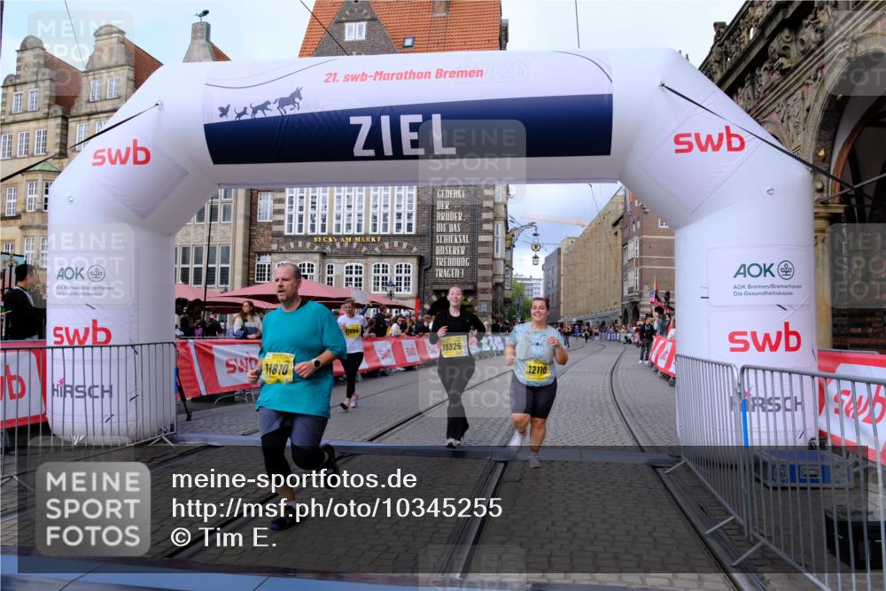 13.09.2026 - 21. swb-Marathon Bremen Tim E. http://msf.ph/oto/10345255 13.09.2026 11:15:20 Ziel 10271, 10325, 10605, 10752, 10776, 11085, 11645, 11673, 11694, 11810, 11974, 11990, 12110, 12333 meine-sportfotos.de