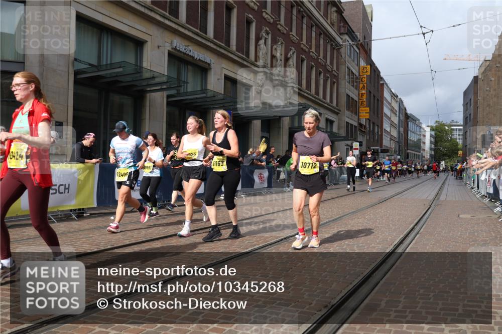 13.09.2026 - 21. swb-Marathon Bremen Strokosch-Dieckow http://msf.ph/oto/10345268 13.09.2026 11:09:27 Ziel 10234, 10386, 10417, 10424, 10435, 10645, 10696, 10712, 10737, 10785, 10990, 10991, 11192, 11383, 11437, 11441, 11937, 12409, 12449, 10314, 10321, 10556, 10664, 10686, 10694, 10769, 10823, 10981, 10983, 11091, 11225, 11304, 11578, 11764, 11882, 11883, 11914, 11915, 11987, 11995, 12155, 12322, 12337, 12474, 12491, 12532, 13607 meine-sportfotos.de