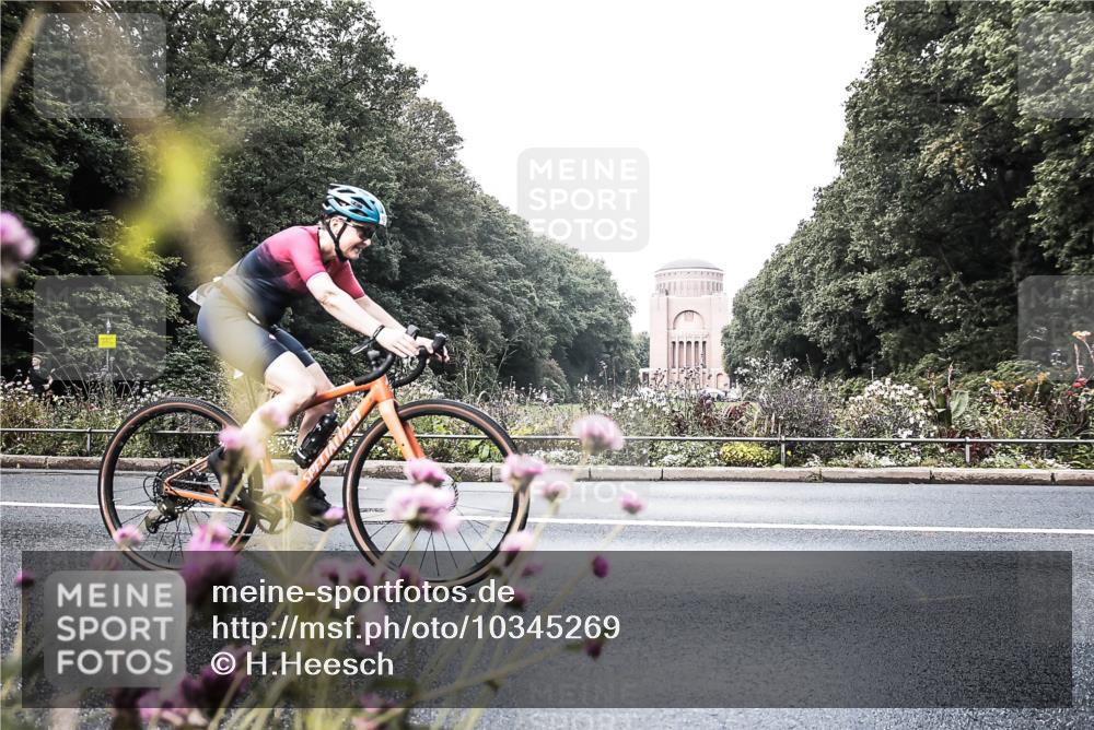 13.09.2026 - Stadtparktriathlon H.Heesch http://msf.ph/oto/10345269 13.09.2026 10:54:57 Radfahren 420, 432, 572 meine-sportfotos.de