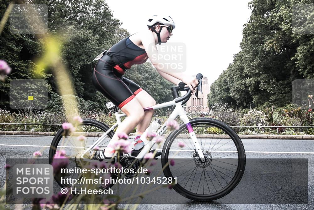 13.09.2026 - Stadtparktriathlon H.Heesch http://msf.ph/oto/10345281 13.09.2026 10:55:01 Radfahren 372, 381, 432, 473, 520, 557, 572, 666 meine-sportfotos.de