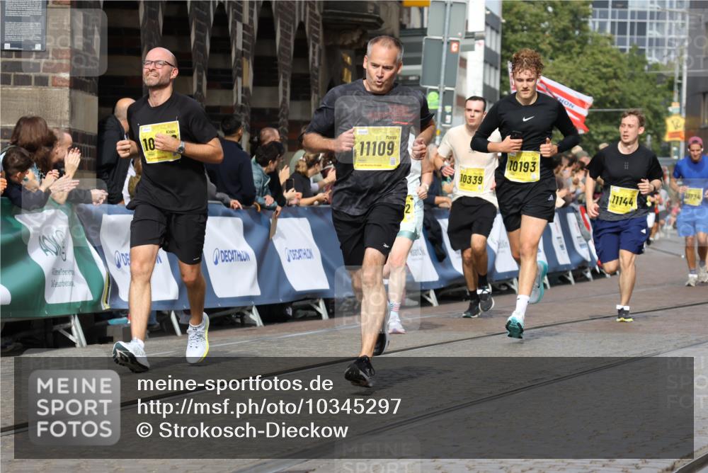 13.09.2026 - 21. swb-Marathon Bremen Strokosch-Dieckow http://msf.ph/oto/10345297 13.09.2026 10:52:46 Ziel 10761, 10812, 10958, 11350, 11604, 11605, 11610, 11669, 12319, 12361, 12439, 12533, 10304, 10714, 10734, 10863, 11038, 11238, 11386, 11575, 11766, 12019, 12369 meine-sportfotos.de