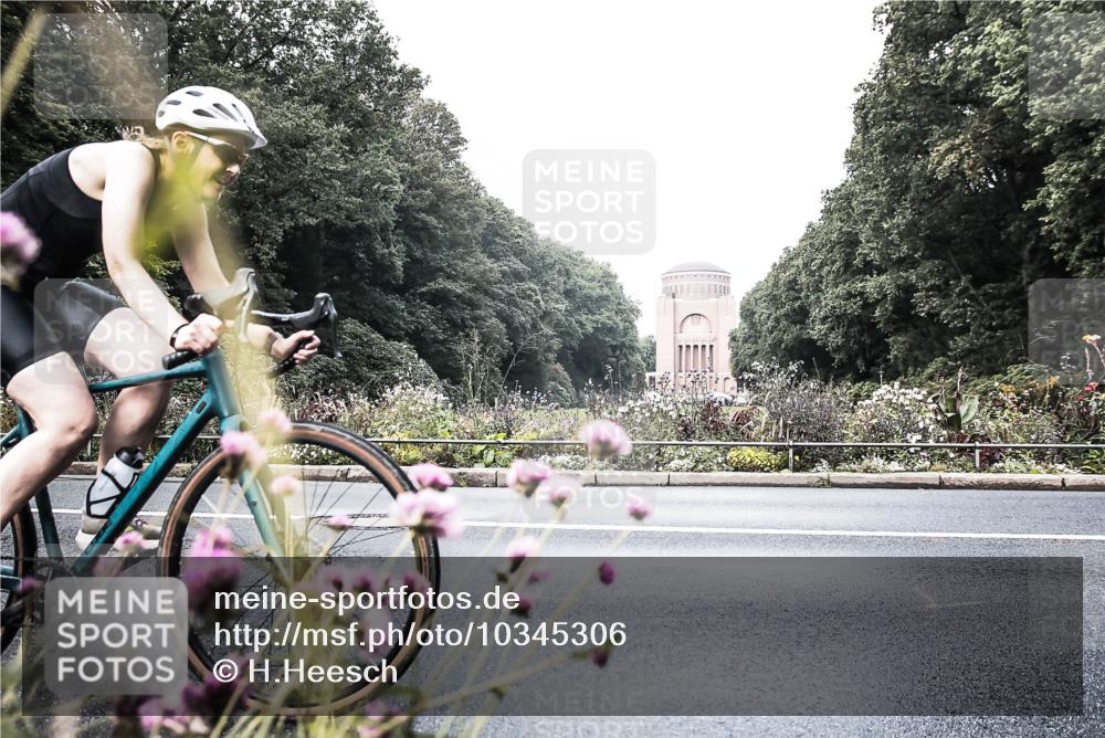 13.09.2026 - Stadtparktriathlon H.Heesch http://msf.ph/oto/10345306 13.09.2026 10:55:18 Radfahren 377, 410, 542 meine-sportfotos.de