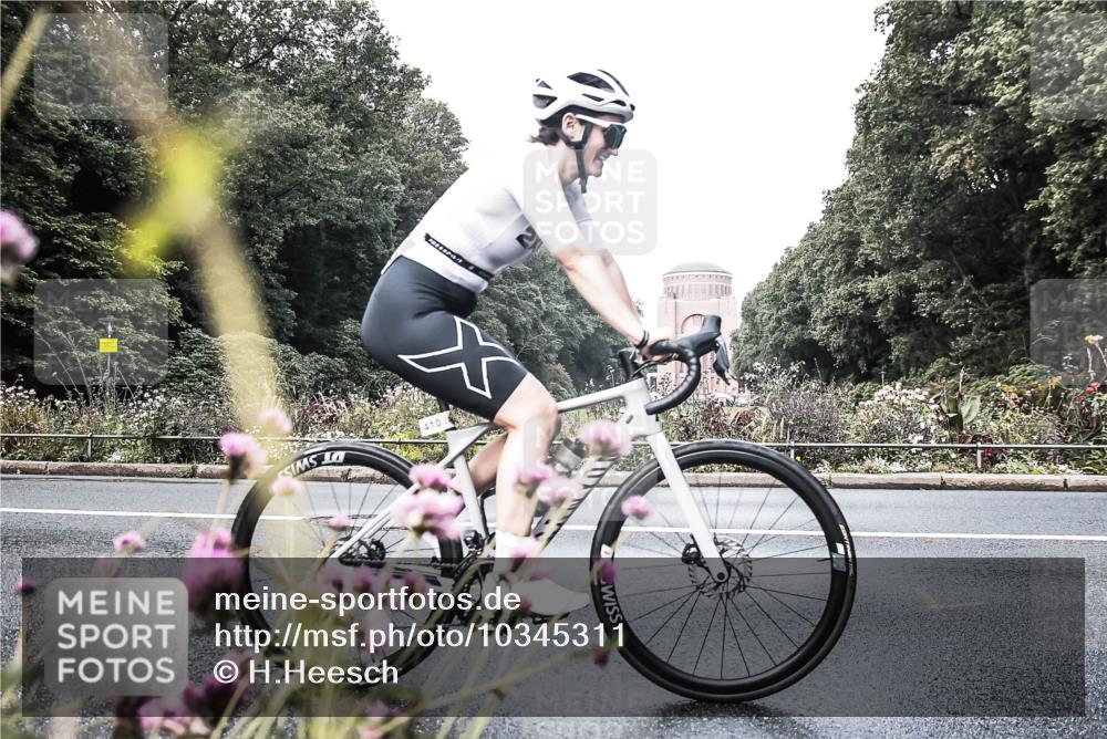 13.09.2026 - Stadtparktriathlon H.Heesch http://msf.ph/oto/10345311 13.09.2026 10:55:19 Radfahren 377, 410 meine-sportfotos.de