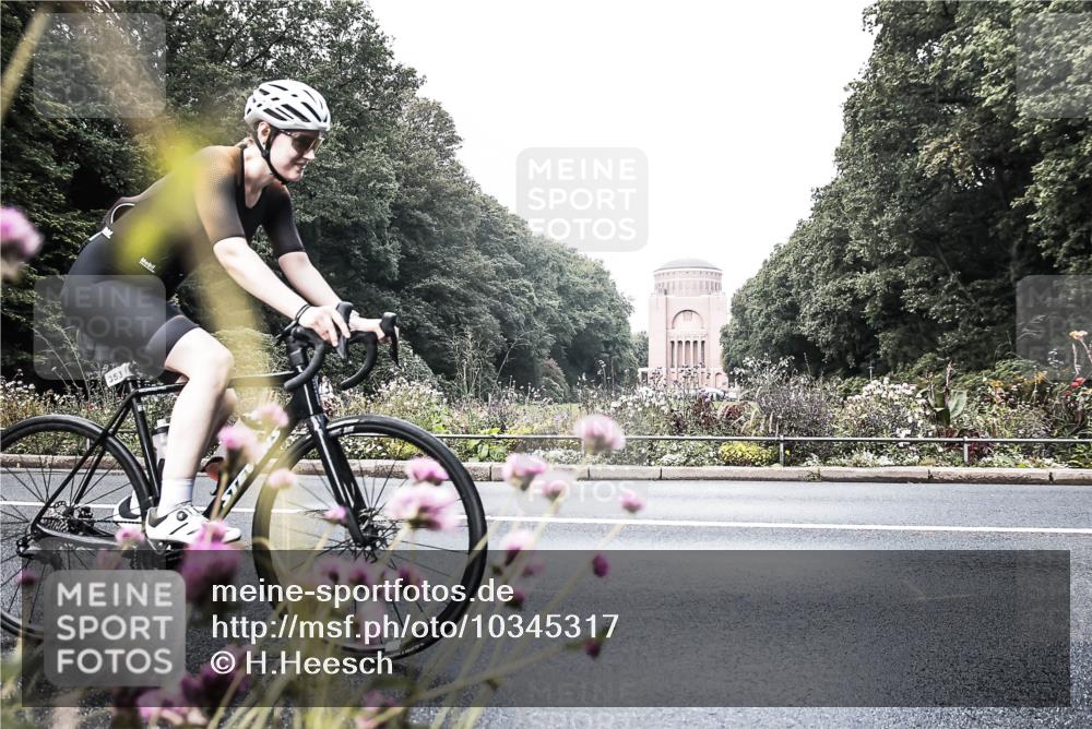 13.09.2026 - Stadtparktriathlon H.Heesch http://msf.ph/oto/10345317 13.09.2026 10:55:26 Radfahren 353, 370, 672 meine-sportfotos.de
