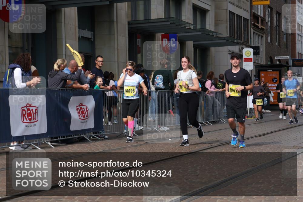 13.09.2026 - 21. swb-Marathon Bremen Strokosch-Dieckow http://msf.ph/oto/10345324 13.09.2026 11:09:29 Ziel 10234, 10386, 10417, 10424, 10435, 10645, 10696, 10712, 10737, 10785, 10990, 10991, 11119, 11192, 11383, 11437, 11441, 11937, 12409, 12449, 10314, 10556, 10664, 10686, 10694, 10769, 10823, 10981, 10983, 11091, 11225, 11304, 11578, 11764, 11882, 11883, 11914, 11915, 11987, 11995, 12155, 12322, 12474, 12491, 12532, 13607 meine-sportfotos.de