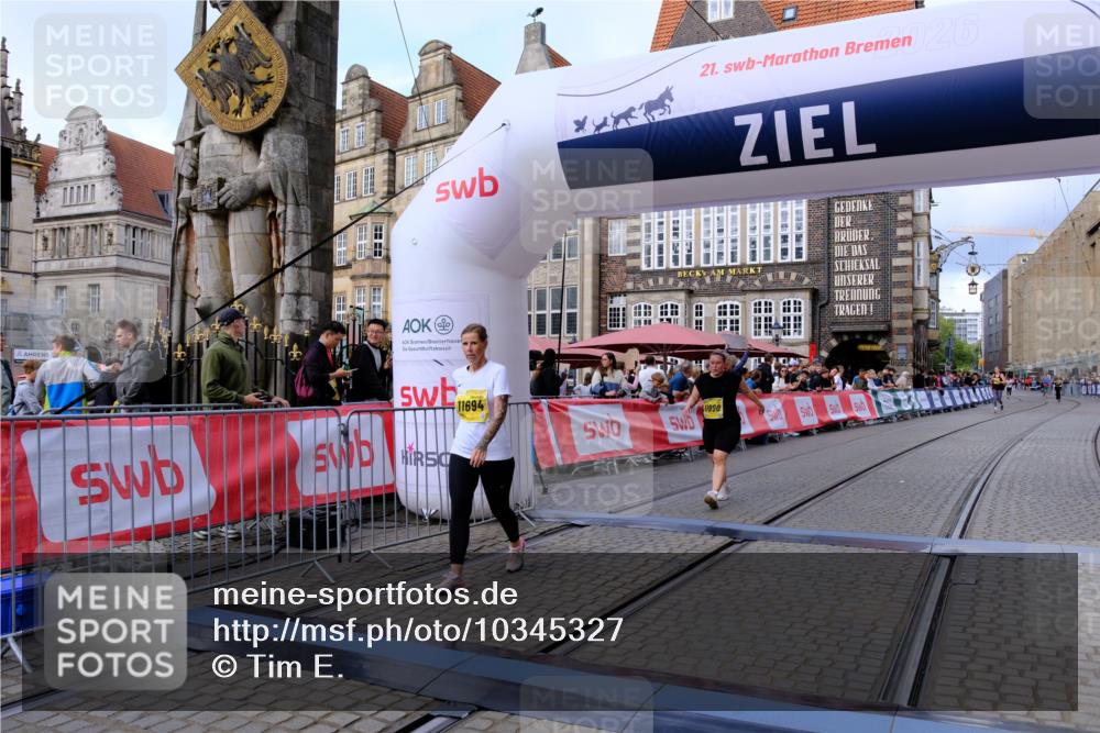 13.09.2026 - 21. swb-Marathon Bremen Tim E. http://msf.ph/oto/10345327 13.09.2026 11:15:23 Ziel 10271, 10325, 10605, 10752, 11673, 11694, 11810, 11974, 11990, 12110, 12333 meine-sportfotos.de