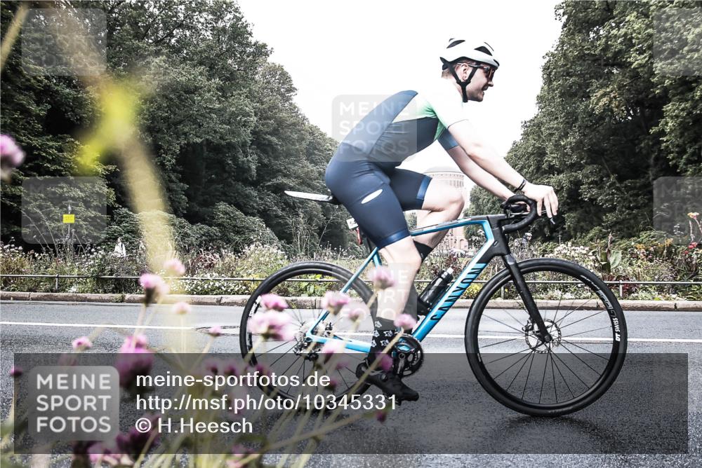 13.09.2026 - Stadtparktriathlon H.Heesch http://msf.ph/oto/10345331 13.09.2026 10:55:31 Radfahren 358, 370, 392, 546, 672 meine-sportfotos.de