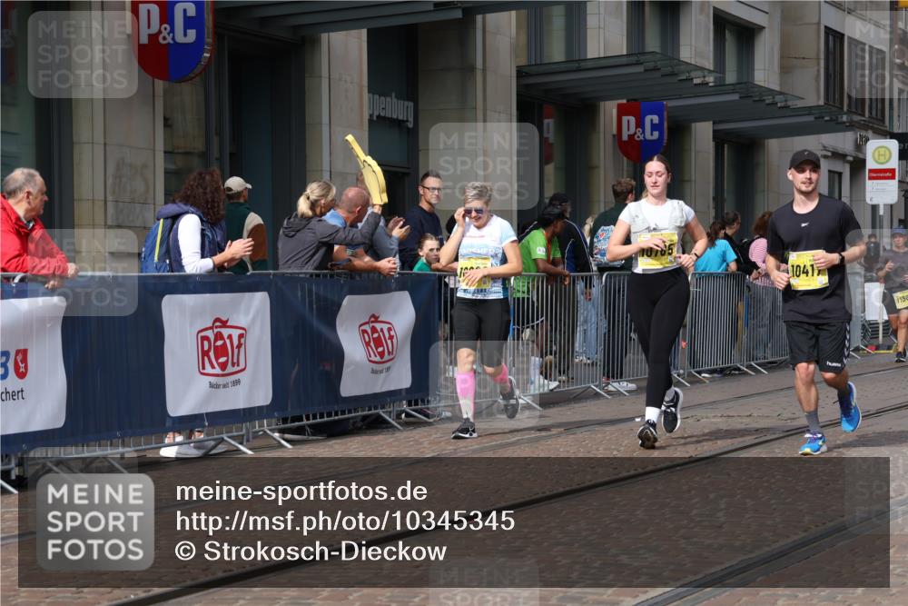 13.09.2026 - 21. swb-Marathon Bremen Strokosch-Dieckow http://msf.ph/oto/10345345 13.09.2026 11:09:29 Ziel 10234, 10386, 10417, 10424, 10435, 10645, 10696, 10712, 10737, 10785, 10990, 10991, 11119, 11192, 11383, 11437, 11441, 11937, 12409, 12449, 10314, 10556, 10664, 10686, 10694, 10769, 10823, 10981, 10983, 11091, 11225, 11304, 11578, 11764, 11882, 11883, 11914, 11915, 11987, 11995, 12155, 12322, 12474, 12491, 12532, 13607 meine-sportfotos.de