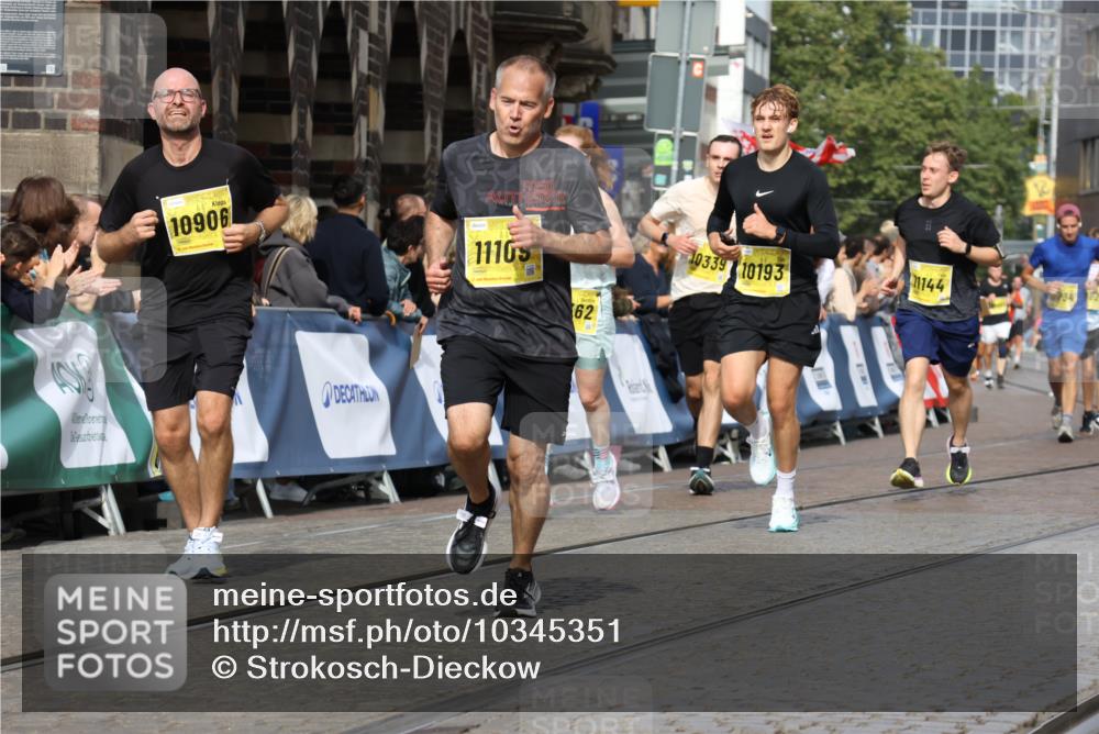 13.09.2026 - 21. swb-Marathon Bremen Strokosch-Dieckow http://msf.ph/oto/10345351 13.09.2026 10:52:47 Ziel 10761, 10812, 10958, 11109, 11350, 11604, 11605, 11610, 11669, 12319, 12361, 12439, 12533, 10304, 10714, 10734, 10863, 11038, 11238, 11386, 11575, 11766, 12019, 12369 meine-sportfotos.de