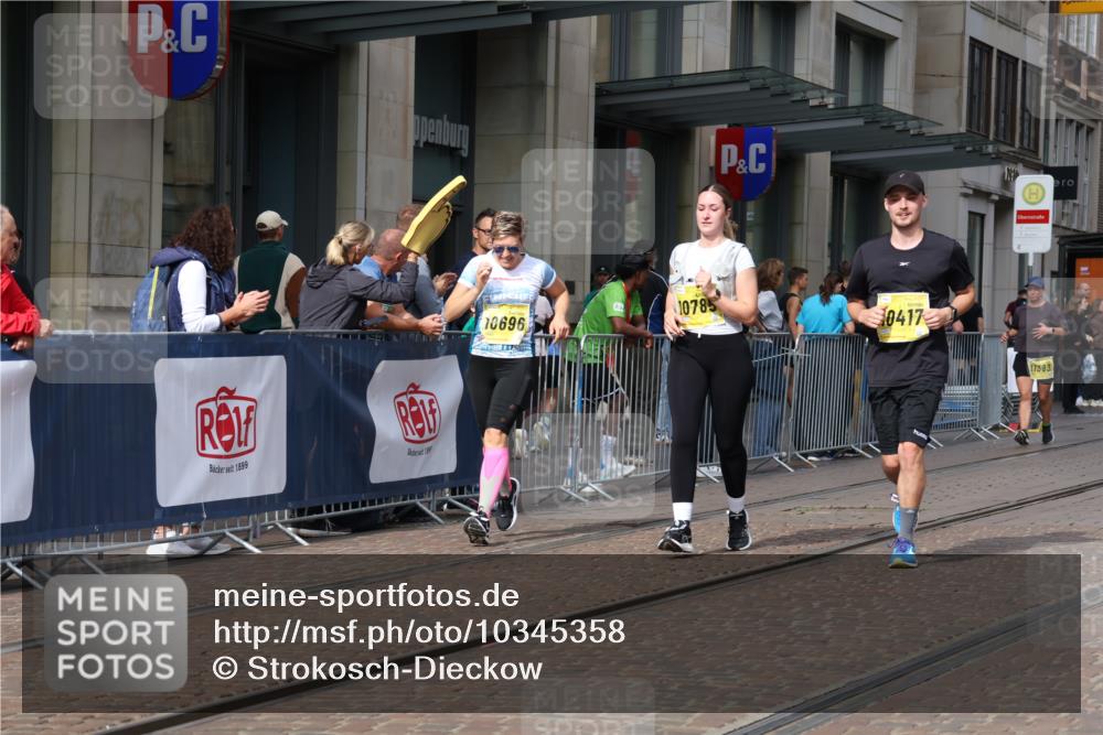 13.09.2026 - 21. swb-Marathon Bremen Strokosch-Dieckow http://msf.ph/oto/10345358 13.09.2026 11:09:29 Ziel 10234, 10386, 10417, 10424, 10435, 10645, 10696, 10712, 10737, 10785, 10990, 10991, 11119, 11192, 11383, 11437, 11441, 11937, 12409, 12449, 10314, 10556, 10664, 10686, 10694, 10769, 10823, 10981, 10983, 11091, 11225, 11304, 11578, 11764, 11882, 11883, 11914, 11915, 11987, 11995, 12155, 12322, 12474, 12491, 12532, 13607 meine-sportfotos.de