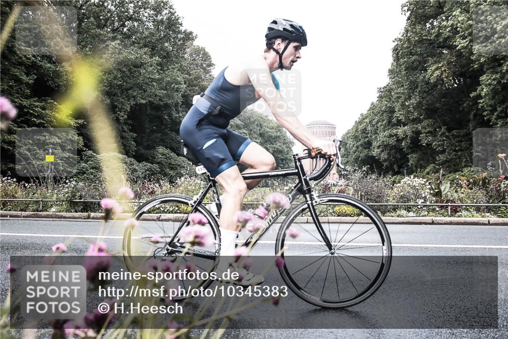 13.09.2026 - Stadtparktriathlon H.Heesch http://msf.ph/oto/10345383 13.09.2026 10:55:56 Radfahren 351, 493, 498, 547, 671 meine-sportfotos.de
