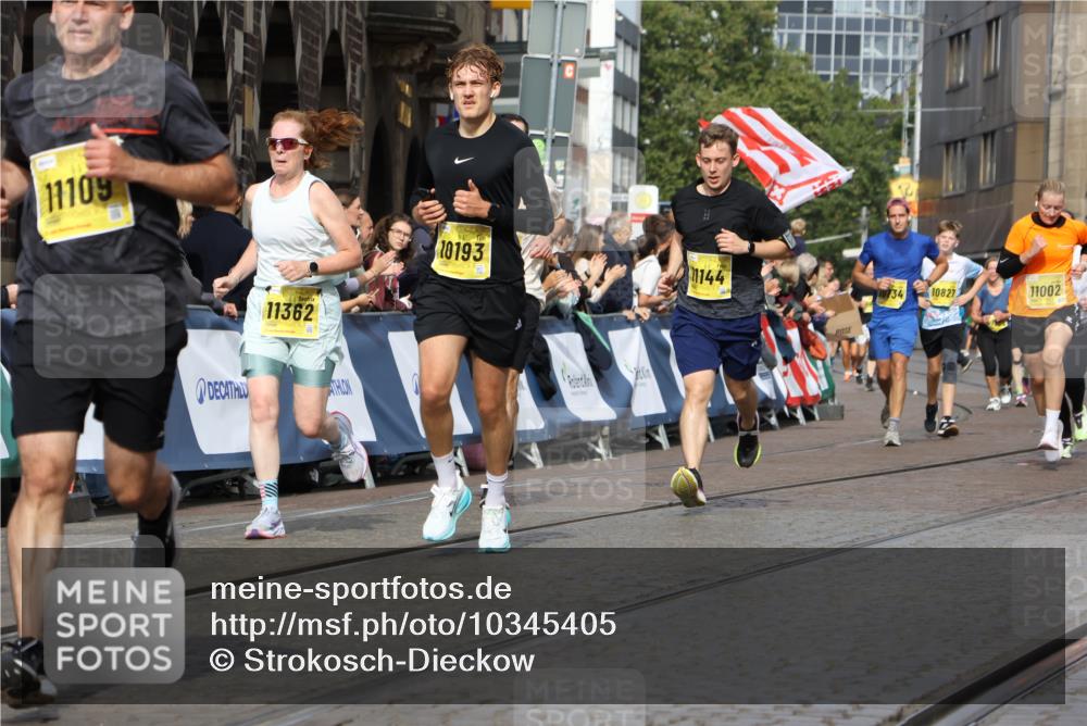 13.09.2026 - 21. swb-Marathon Bremen Strokosch-Dieckow http://msf.ph/oto/10345405 13.09.2026 10:52:47 Ziel 10761, 10812, 10958, 11109, 11350, 11604, 11605, 11610, 11669, 12319, 12361, 12439, 12533, 10304, 10714, 10734, 10863, 11038, 11238, 11386, 11575, 11766, 12019, 12369 meine-sportfotos.de