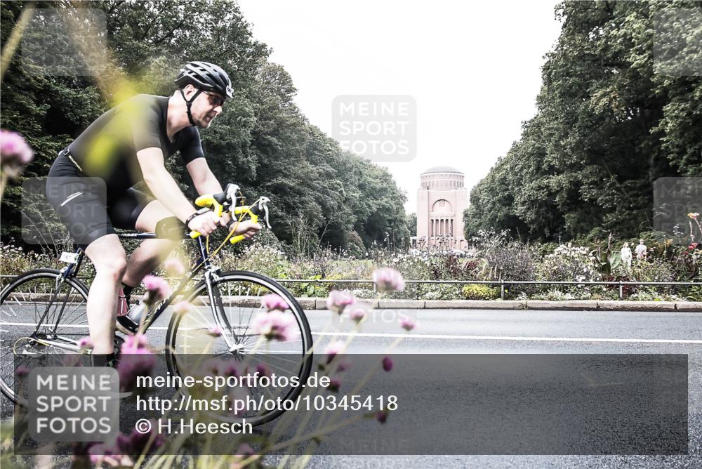 13.09.2026 - Stadtparktriathlon H.Heesch http://msf.ph/oto/10345418 13.09.2026 10:56:07 Radfahren 427, 561 meine-sportfotos.de